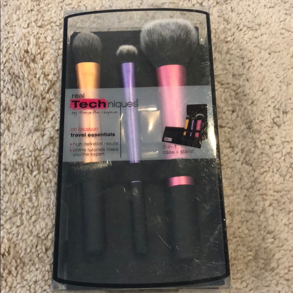 NWT Real Techniques Travel Essentials